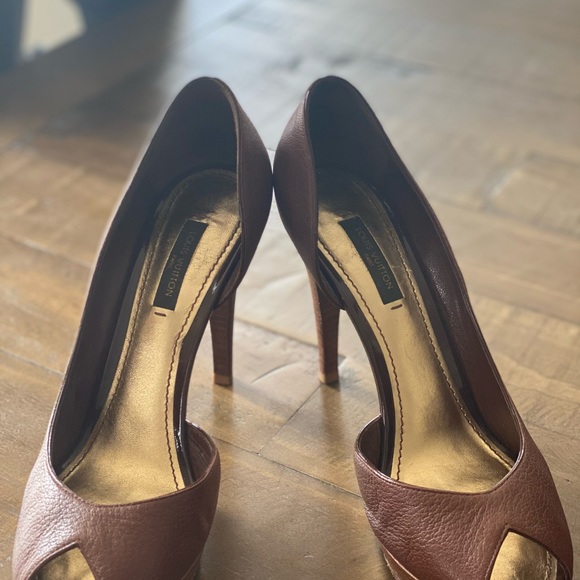 LOUIS VUTTION BROWN LEATHER HEELS - Picture 10 of 16
